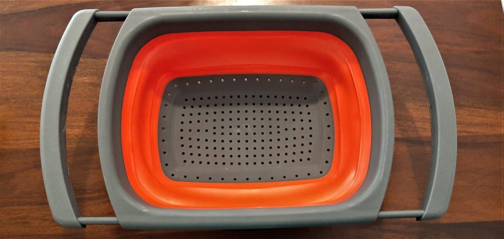 Handles-half-open-colander-fully-open