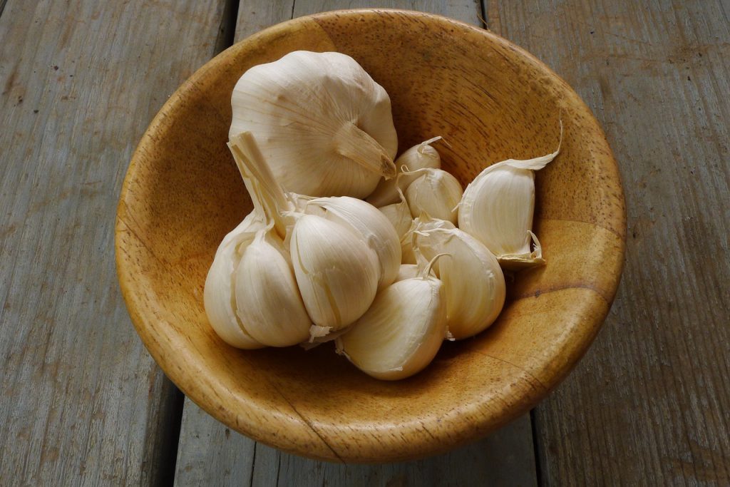 why you should eat garlic on empty stomach