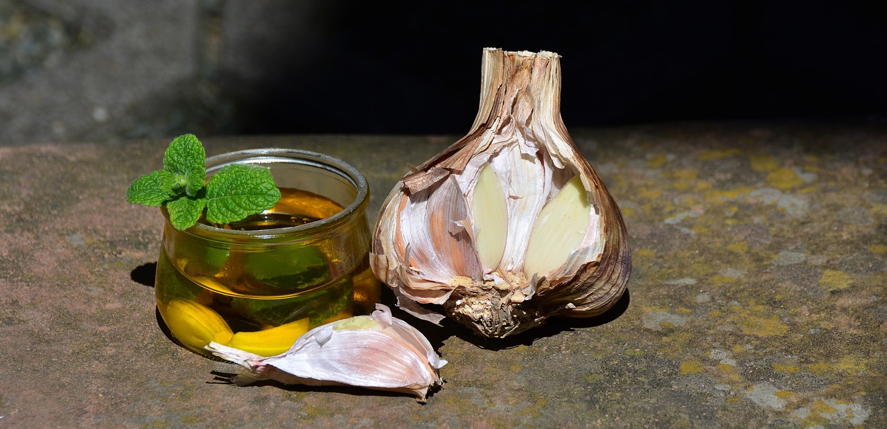 garlic oil benefits & side effects