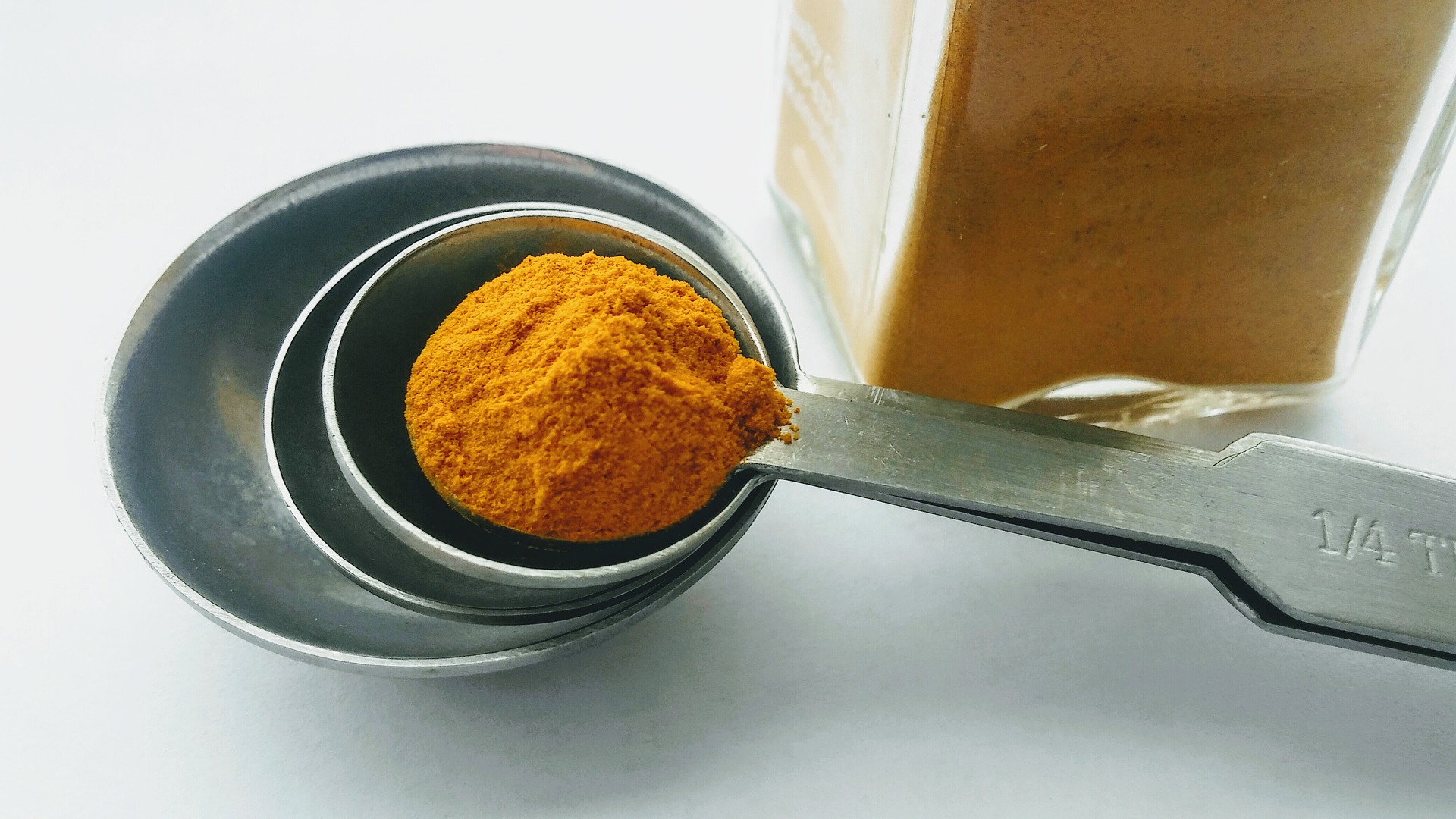 difference between turmeric & curcumin-mishry