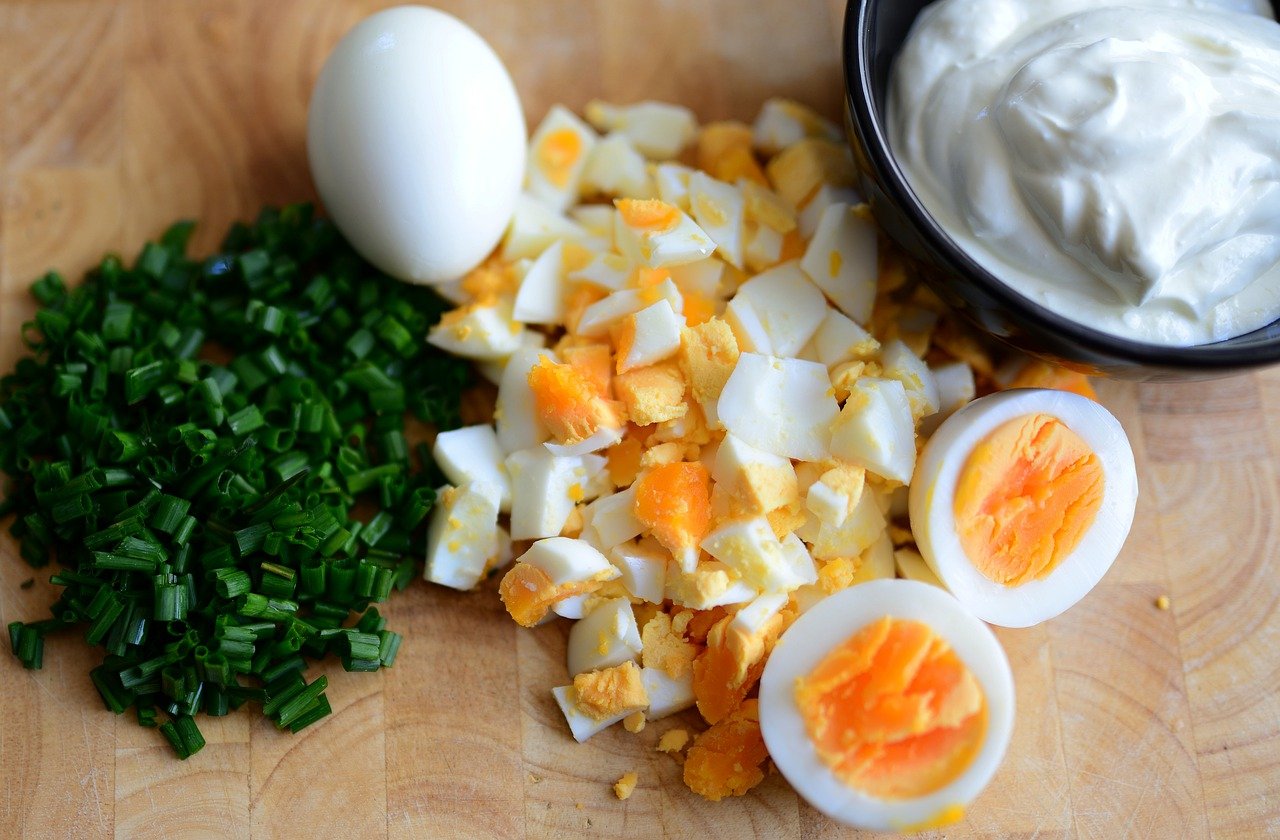 अंडे खाने के फायदे और इससे जुड़ी बातें