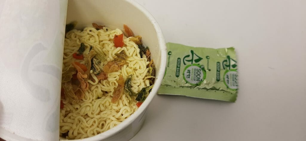 नोंगशिम सून नूडल सूप - पैक की सामग्री