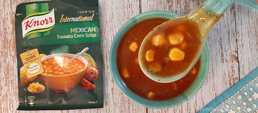 मेक्सिकन टोमैटो कॉर्न सूप का मीठा और चटपटा फ्लेवर था