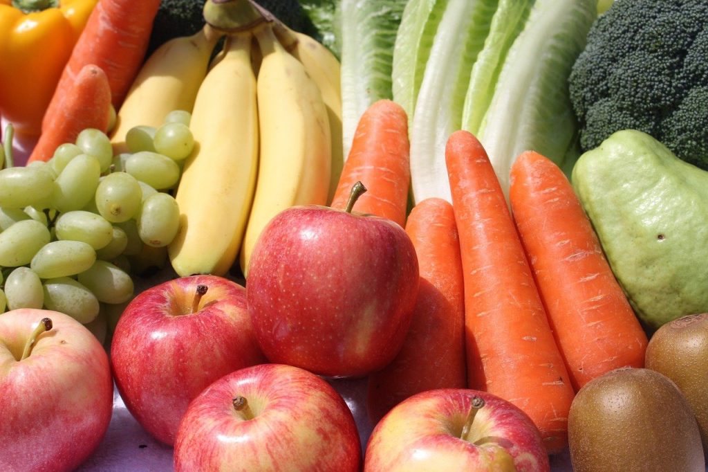विभिन्न फल और सब्जियां